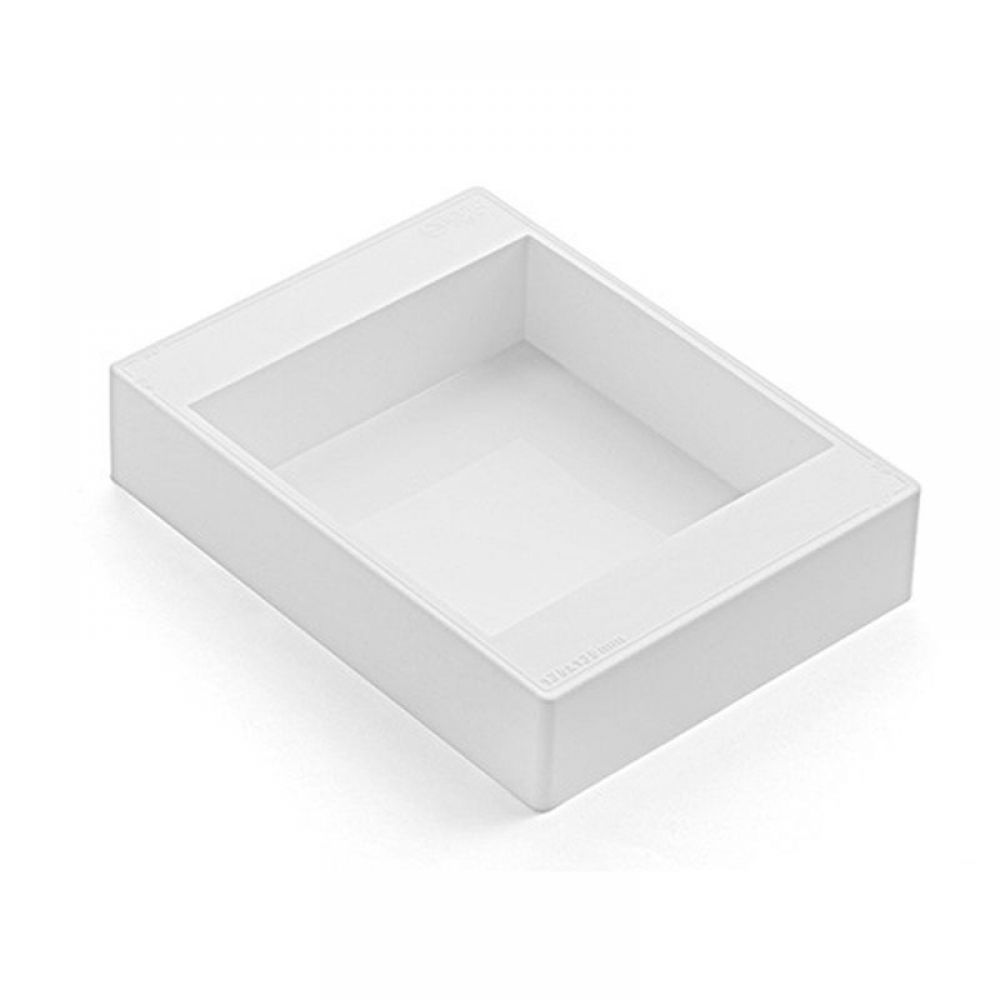 Mould square cake in silicone